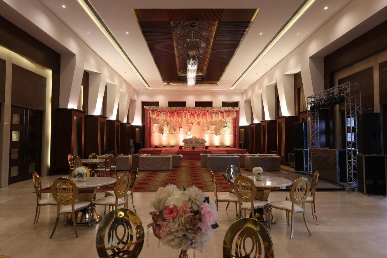 Tivoli Royal Palace Janauli エクステリア 写真