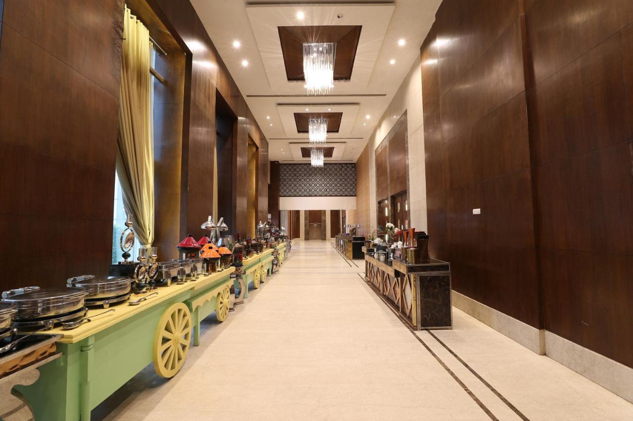 Tivoli Royal Palace Janauli エクステリア 写真
